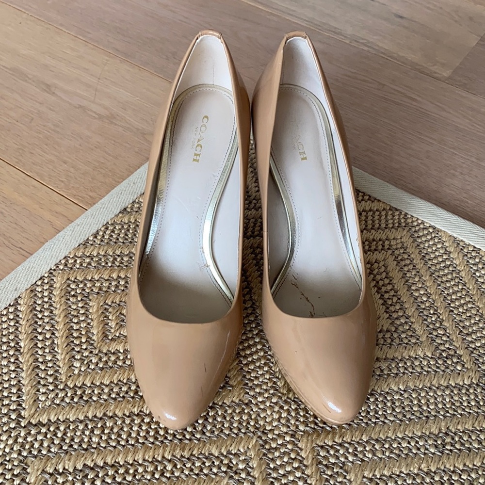 Beautiful Coach tan heels great condition size 8.5